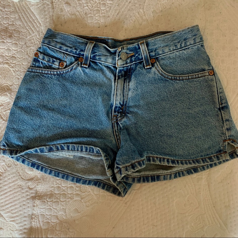 levi mid waisted jean shorts